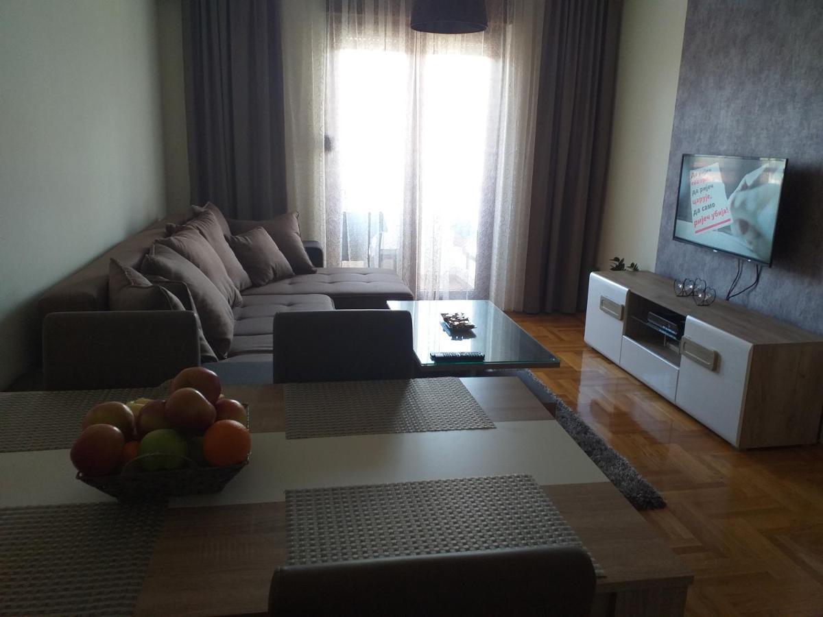 Aphrodite Apartment พอดโกริกา ภายนอก รูปภาพ