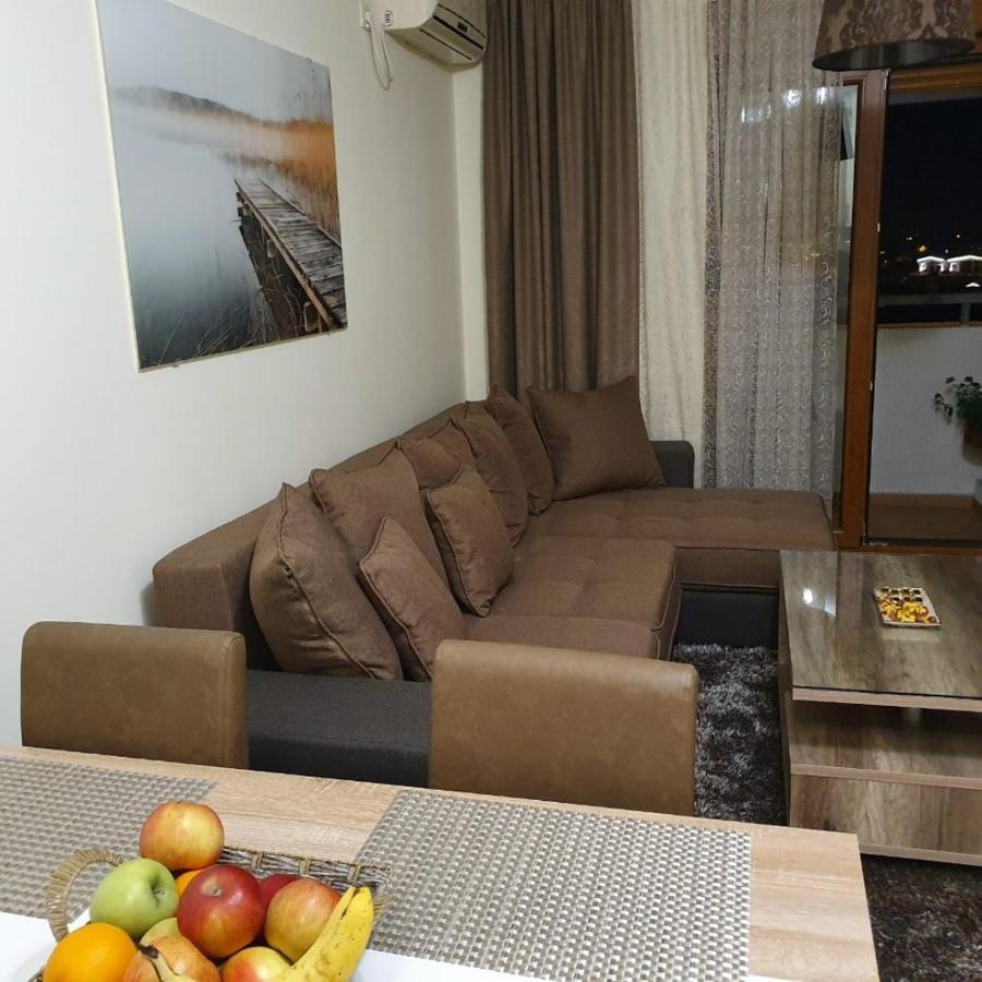 Aphrodite Apartment พอดโกริกา ภายนอก รูปภาพ